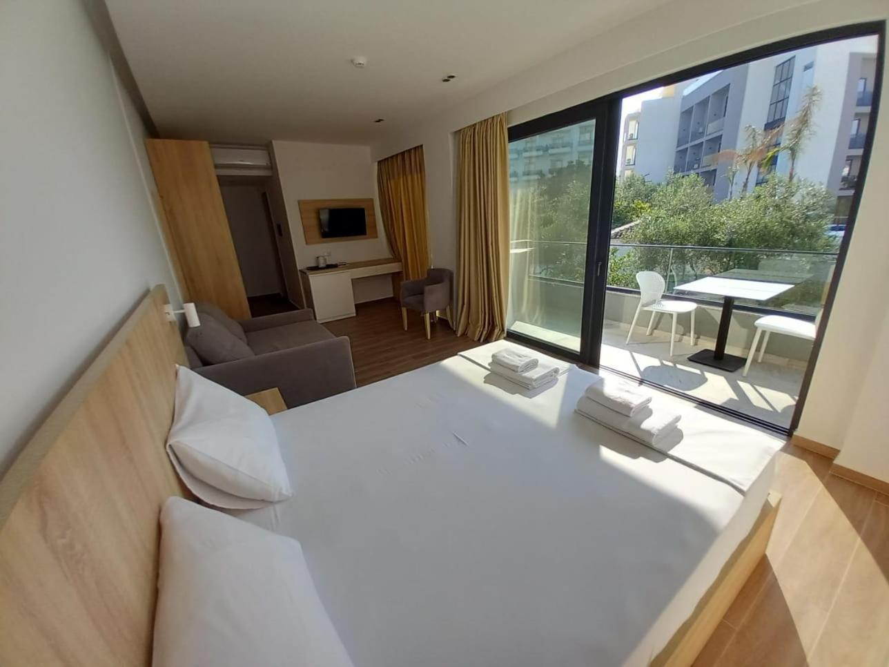 Ksamili Hotel 3*